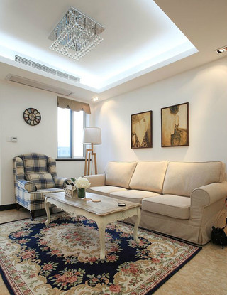 美式风格白色沙发背景墙设计
