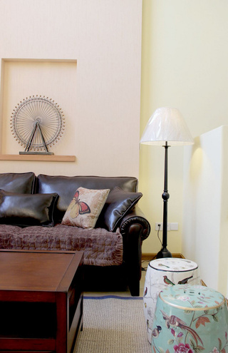 美式风格白色沙发背景墙装修图片