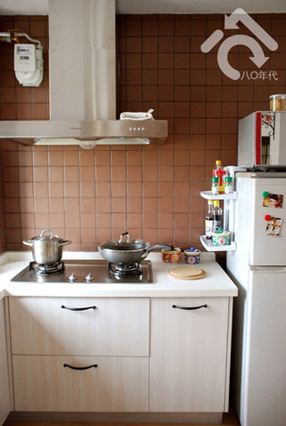 现代简约风格二居室小清新80平米厨房装修效果图