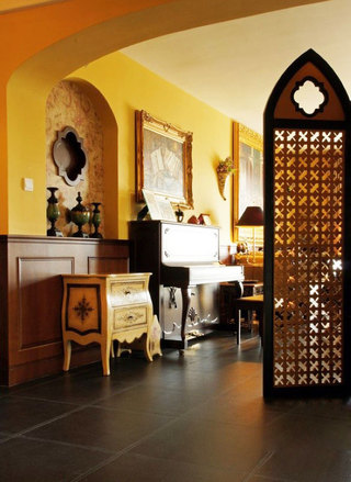 古典黄色客厅装修图片