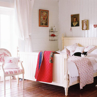 简洁白色卧室窗帘图片