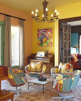 欧式风格温馨黄色客厅装修效果图