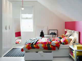 红色卧室床头设计