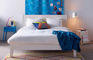 蓝色卧室床头设计