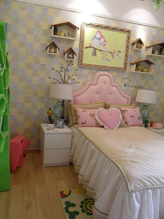 粉色卧室床头软包图片