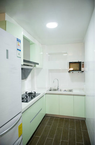 白色清新厨房设计