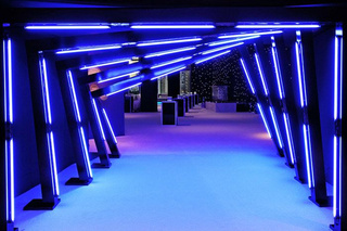 蓝紫色现代走廊效果图
