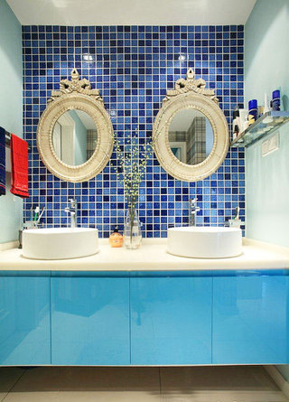 蓝色浴室柜效果图