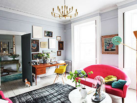 伦敦美丽春色公寓 喜欢那个红色小沙发