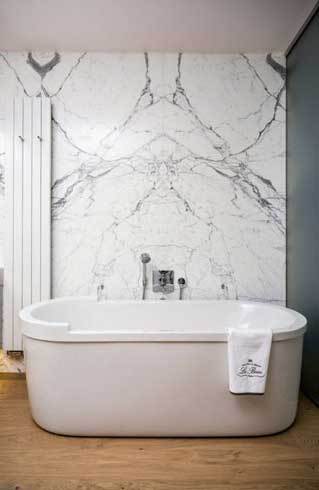 椭圆白色现代清新浴缸设计效果图