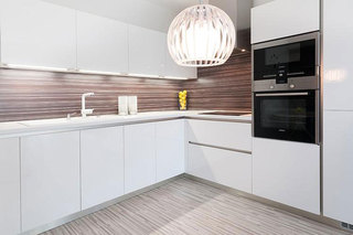 白色简洁橱柜厨房设计效果图