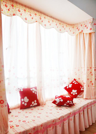 粉色飘窗窗帘效果图