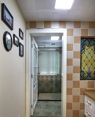 地中海风格干湿分离卫浴间照片墙设计