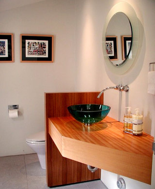 温馨卫浴间照片墙设计