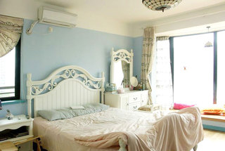 清新淡蓝色卧室