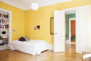 温暖黄色系卧室设计