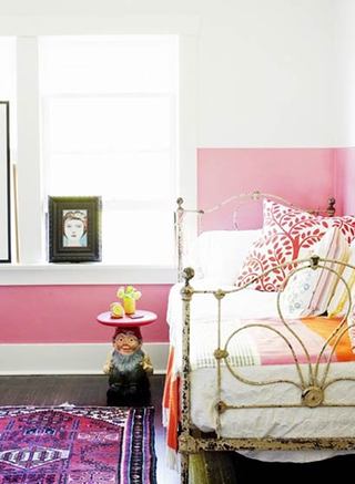 粉色+白色女生卧室墙面