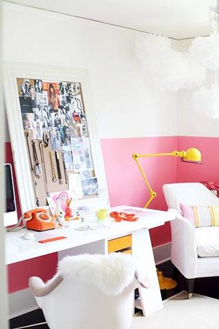 粉色+白色书房墙面
