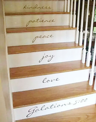 创意彩绘字母图案楼梯设计