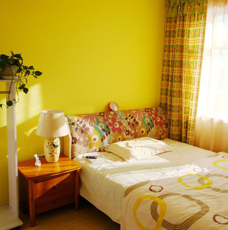 温馨黄色卧室装修