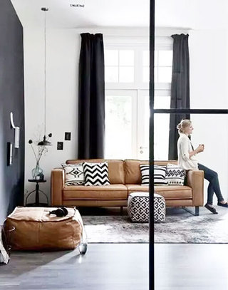 温馨棕色客厅沙发设计