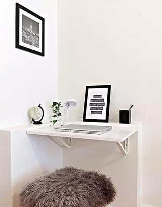 简洁墙面折叠小书桌