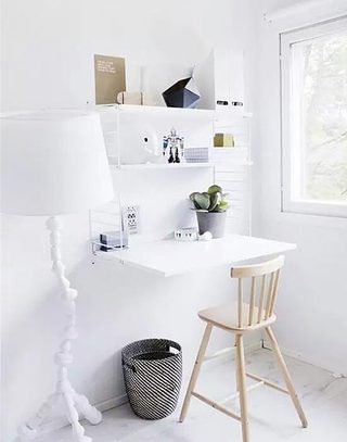 简约白色小户型折叠书桌