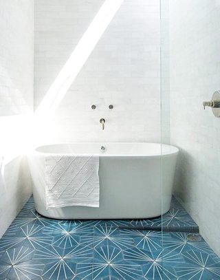 优雅蓝色卫浴间地砖