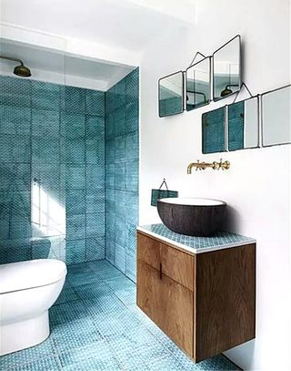 深蓝色卫浴间地砖设计