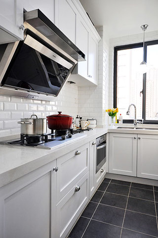 文艺简美式厨房 纯白橱柜设计