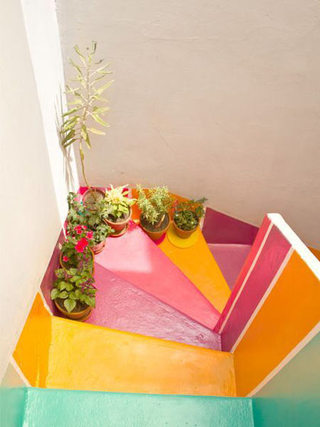 彩色拐角楼梯设计