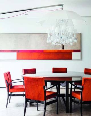 节日季红色餐厅餐桌图片