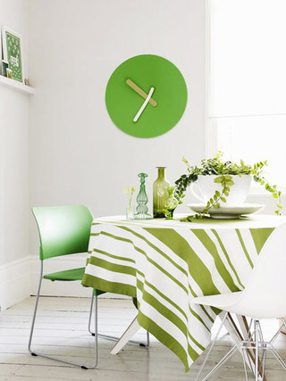 绿色清新餐厅桌布图