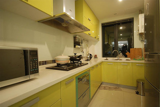 现代简约荧光黄厨房装修效果图