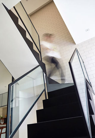 现代简约楼梯玻璃扶手效果图片