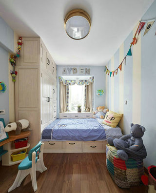 轻法式风格浪漫蓝色背景墙儿童房设计