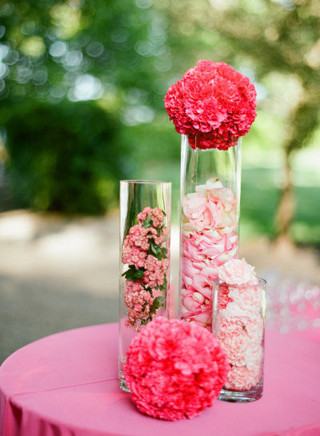 室外粉色餐桌花卉布置装饰效果图