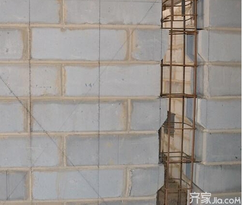 马牙槎是砖墙留槎处的一种砌筑方法