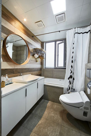 78平北欧复式房带浴缸卫生间设计