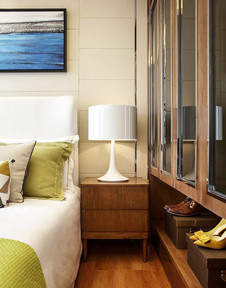 两居室现代风格卧室床头台灯图片