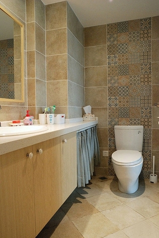 120三居室北欧装修风格卫浴间设计