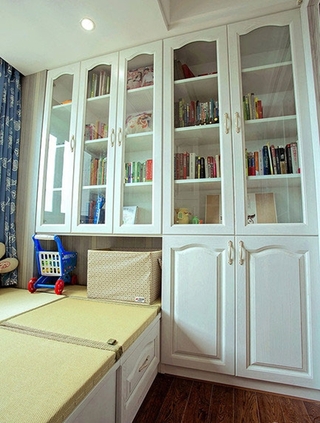 白色简欧风书房整体书柜设计