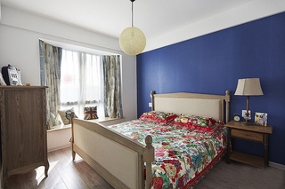 美式家居卧室 宝蓝色背景墙设计