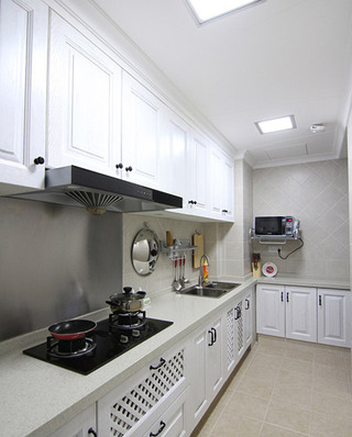 白色简美式厨房装潢图