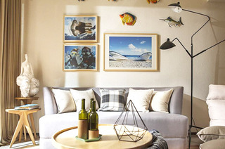 温馨北欧风沙发照片墙设计