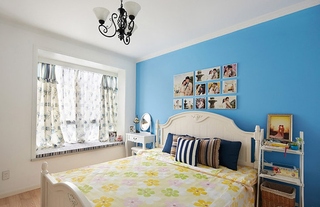 清爽地中海风卧室 蓝色背景墙设计