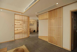 日式公寓不规则走廊设计