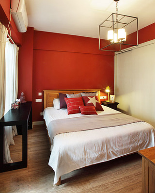 现代简欧风主卧室 橙红色背景墙设计