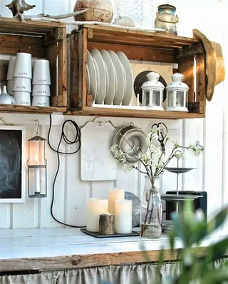 厨房墙面木质碗架图片