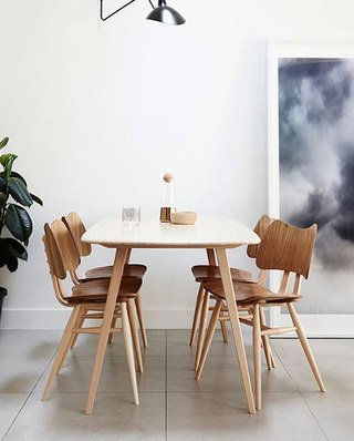 简约餐厅木质桌椅效果图